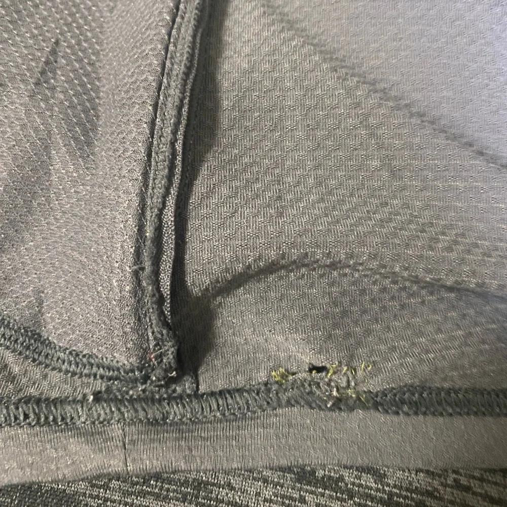 Lululemon Metal Vent Tech Short Sleeve Top Sz XL Distressed.GUC - Picture 7 of 10